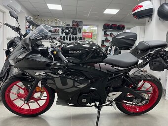 SUZUKI GSX-R 125 - 3