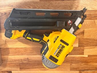 Hřebíkovačka DeWALT pro hřebíky 32 ~ 90 mm - 3
