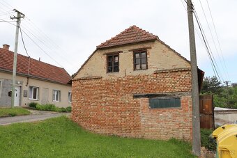 Prodám starší RD v Divákách s velkou stodolou. - 3