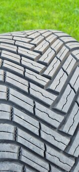Prodám 4x celoroční pneu 235/45 R17 - 3