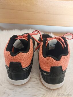 Dívčí kotníkové sálovky LOTTO vel. 37 - 3