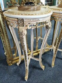 Zámecké dřevěné stolky s mramorovou deskou. - 3