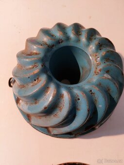 Staré nádobí a zátka. - 3