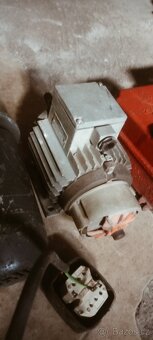 220V motory - 3