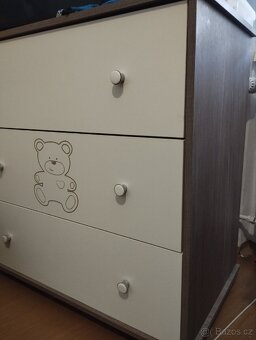 Dětská postýlka + komoda + doplňky - 3