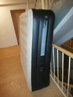 Nafukovací matrace Froyak s vestavěným kompresorem - 3