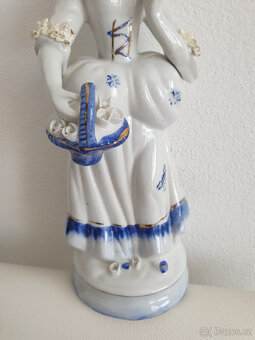 Starožitná dekorace soška dáma bílý modrý porcelán - 3