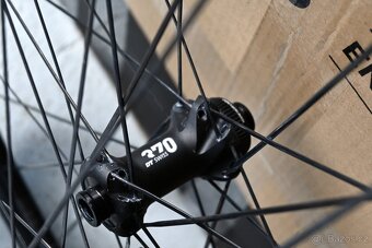 Kola DT Swiss E 1800 Spline včetně plášťů GP 5000 AS TR - 3