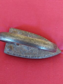 Starožitná ocelová nahřívací žehlička - 3