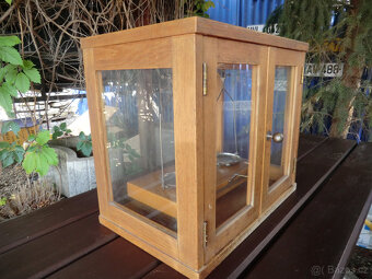 Prodám staré laboratorní váhy - 3