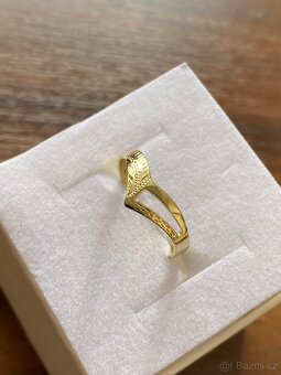 Zlatý dámský prstýnek - 3