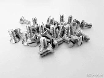 sada šroubu na uchytenie dverí škoda 1000MB a škoda 110r - 3