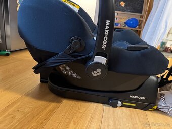 Maxi-Cosi CabrioFix i-Size - 2022 Black + základna ISOFIX - 3