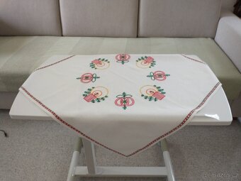 Pěkné vánoční dečky a ubrus - 3