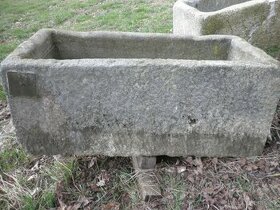 Velká stará kamenná žulová stírka kaménka napaječka koryto k - 3