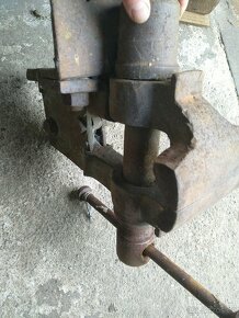 Kovářský svěrák - 3