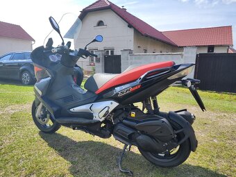 Aprilia SR MAX 125 - 3