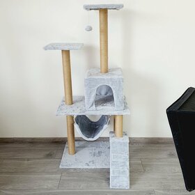 Stabilní škrabadlo pro kočky/ kočičí strom, v:133 cm - nové - 3