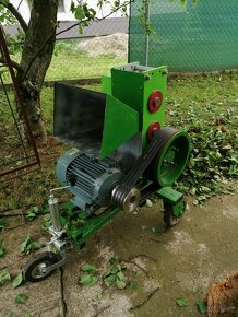 Prodám díly na špalíkovač/drtič/-benzín motor-nový-200ccm - 3