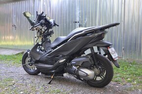 Honda Forza 125, 419km, nové v ČR, havarované - 3