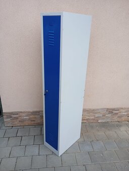 Plechová šatní skříň - jeden oddíl - 3