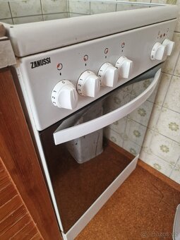 Elektrický sporák Zanussi, sklokeramika - 3