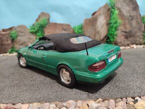 prodám model 1:18 mercedes benz CLK 320 - 3