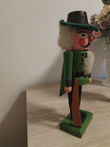 Louskáček dřevěný, starý 23 cm. - 3