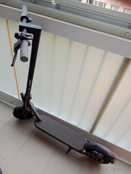 Elektrokoloběžka Xiaomi Scooter 4 EU - 3