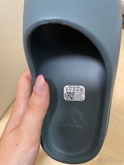 Adidas Yeezy Slade - 3
