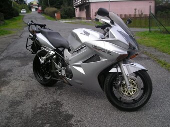 Honda VFR 800 VTEC RC46 - 3