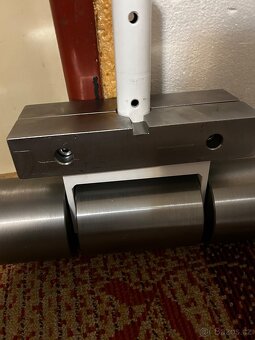 Přitlačný válec na podlahu - 3