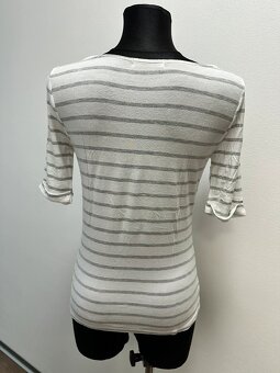 Bílo-šedé pruhované tričko - 3