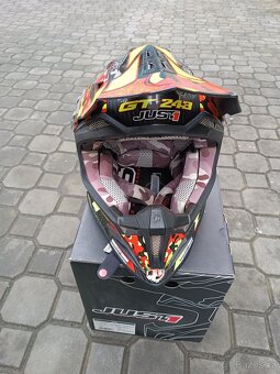 Motokrosová helma - 3