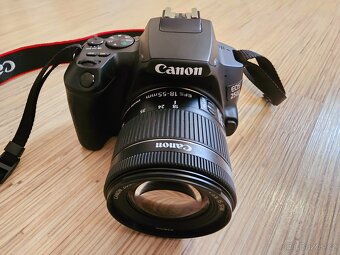 Canon 250D + 4 objektivy a brašna - 3