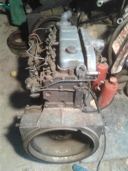blok motoru Rekord 3900 +nahradní dily - 3