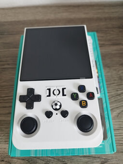 Handheld konzole R36Max (+22000 her) bílá a černá 128GB - 3