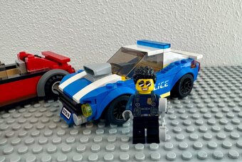 LEGO City 60242 - Policejní honička na dálnici - 3