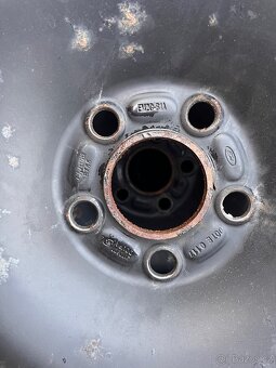 Sada zimnich kol Volvo Ford 215/50 R17 - 7Jx17 ET55 - 3