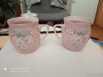 Retro růžové hrnky malovane buclaky - 3