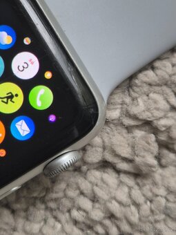 Apple Watch 3 42mm baterie 96% - 3