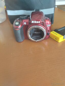 Prodám dobrém stavu fotoaparát Nikon - 3