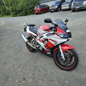 YAMAHA R6 - 3