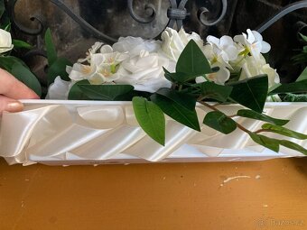 Svatební výzdoba: 9 váziček s květinami na stoly + 1 velká - 3