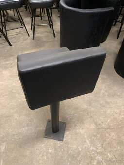 Barová židle černá s uchycením do země - použitá - 3