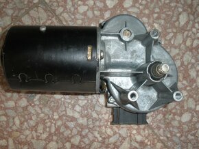 MOTOREK PŘEDNÍCH STĚRAČŮ ŠKODA FELICIE - 3
