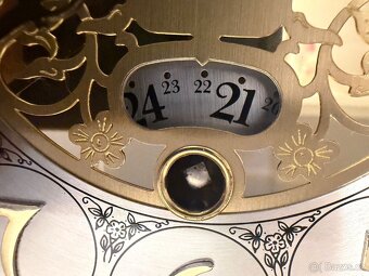 Krásný hodiny s zvonkohrou a datumem - 3