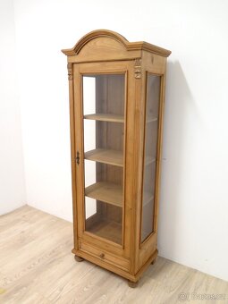 Vitrína ze smrkového masivu - 3