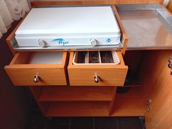 Servírovací stolek s vařičem - 3