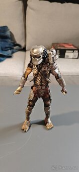 Predatoři Neca 1/10 + Hound+trůn - 3